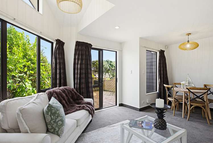 2/4 Richard Street Titahi Bay_6