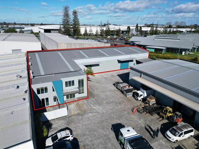 Premium clear span warehouse with 5T gantry