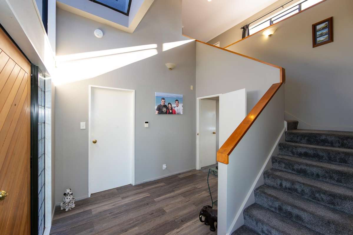 84 Churchill Drive_4