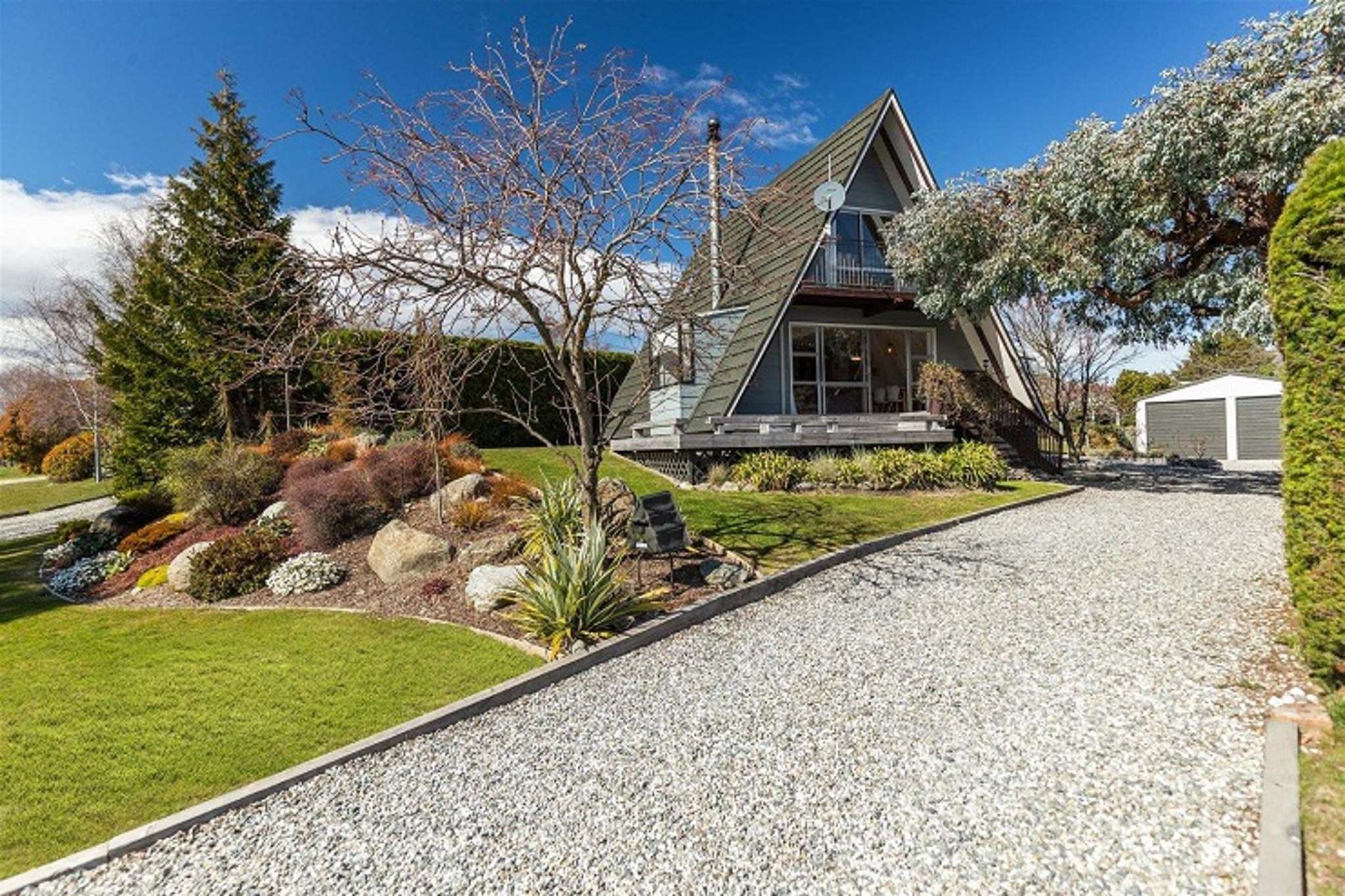 15 bidders push price of 70s Wanaka house almost $1m above CV