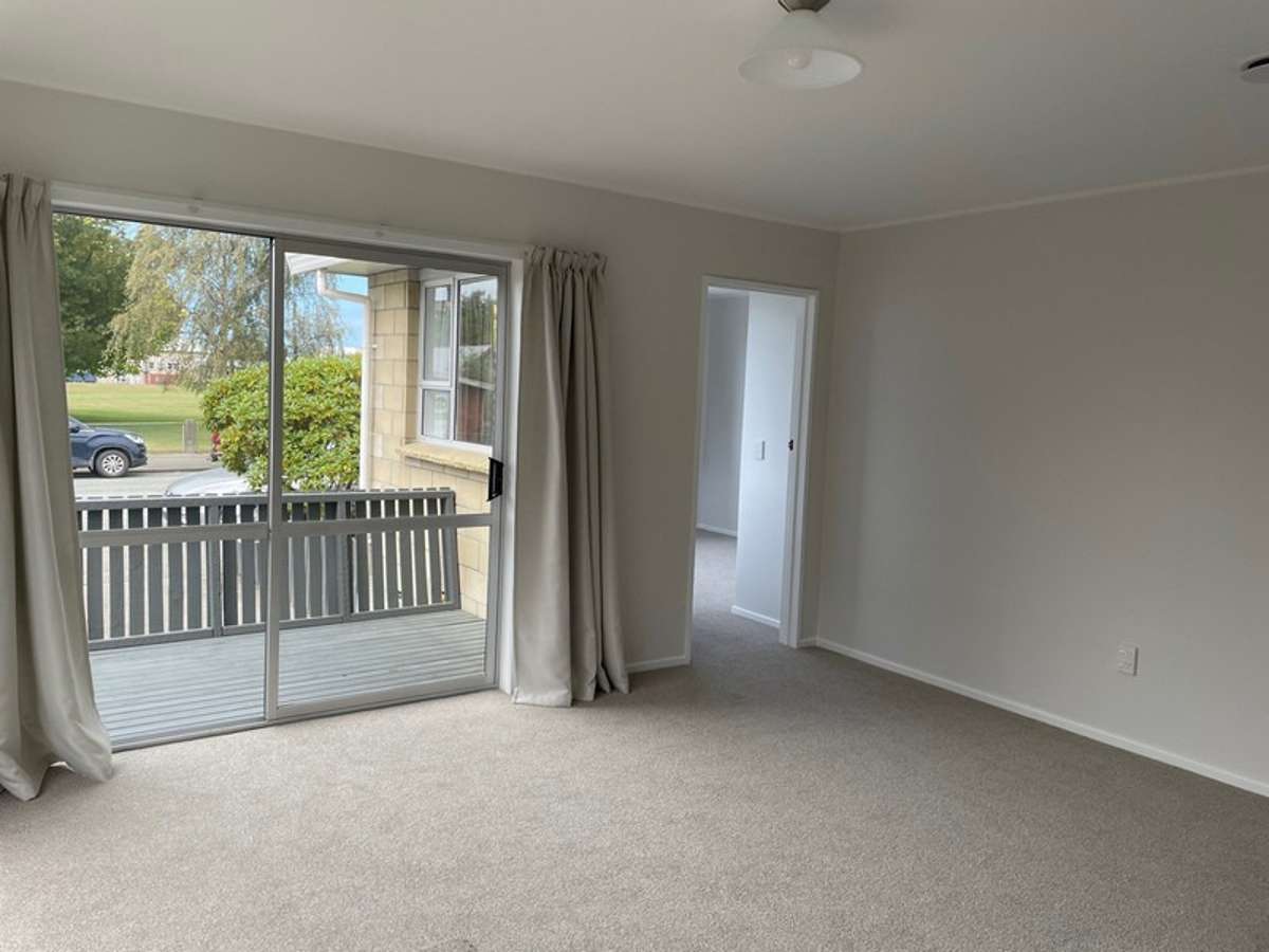 Convenient Living, Close to Town 3