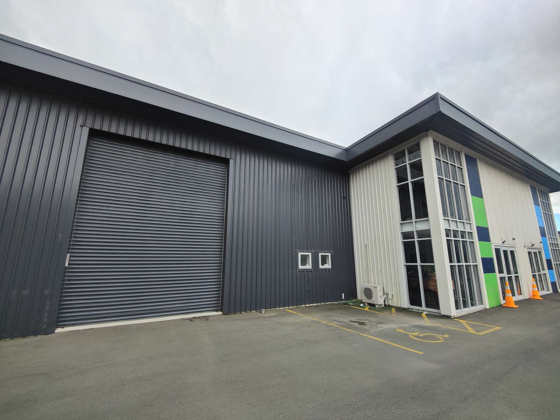 Unit B/8 Broken Hill Road Kenepuru_0