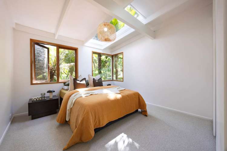 15 Valley View Road Titirangi_12