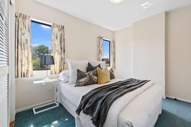 852 Beach Road Waiake_13