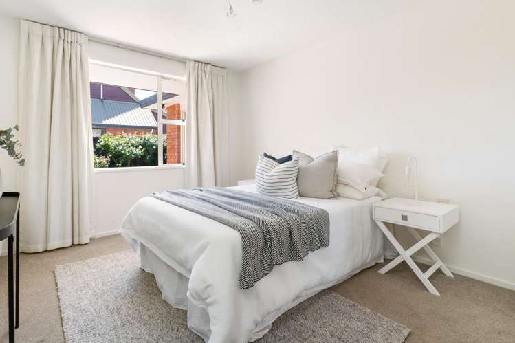 2/3 Cottesmore Close Burnside_13