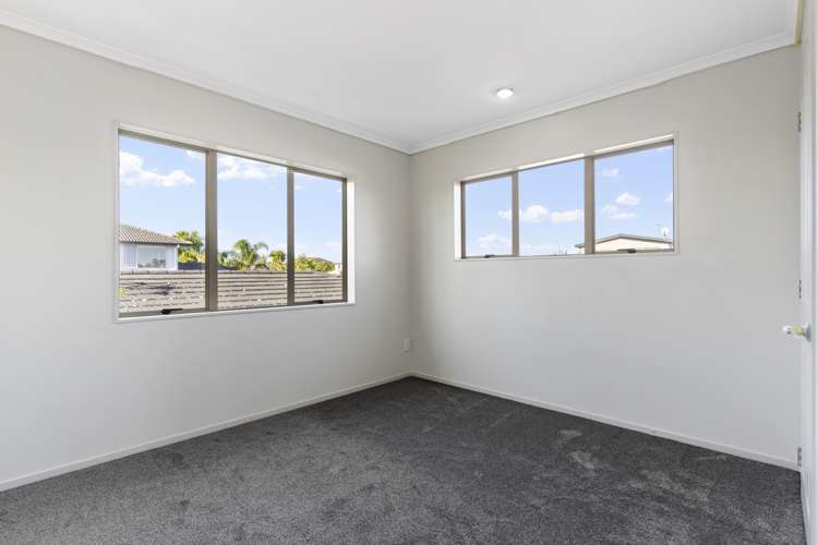 6 Brechin Place Wattle Downs_12