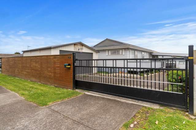 Extended Family Home + Sleepout on 599sqm
