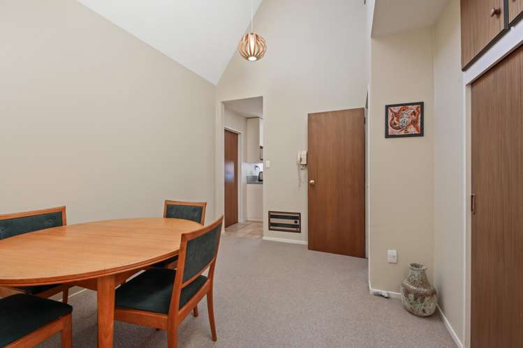 2/4 Gatonby Place_5