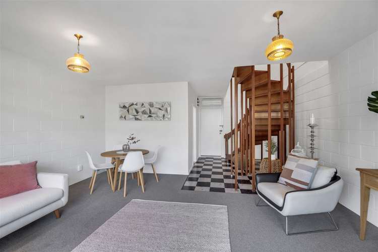 1/99 Aikmans Road Merivale_6