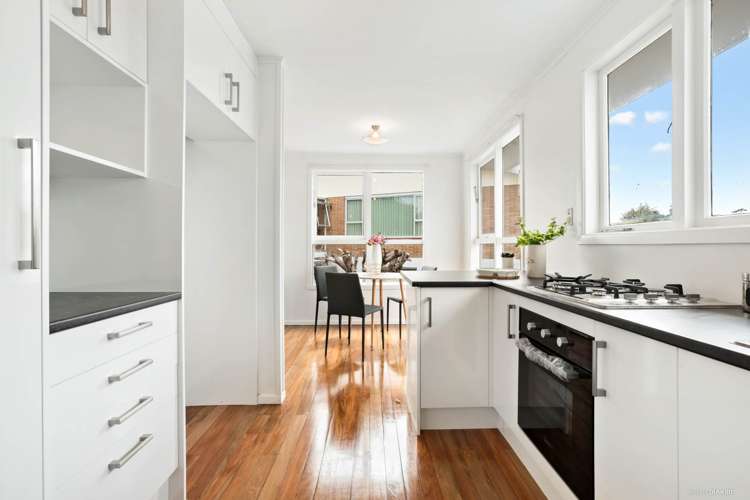 10 School Road Te Atatu South_10