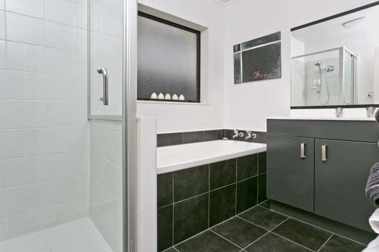 2/7 Seaview Avenue Northcote_11