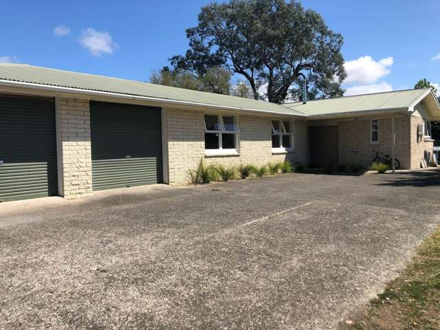 3 Bedroom, single level home in Dairy Flat.