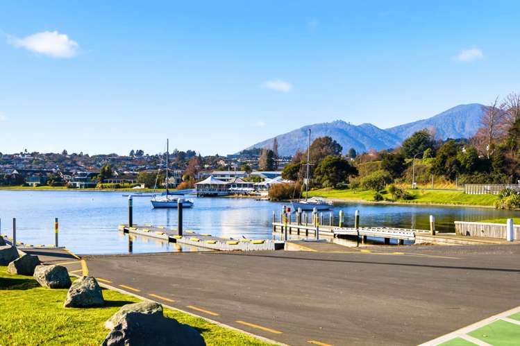 380 Lake Terrace Two Mile Bay_12