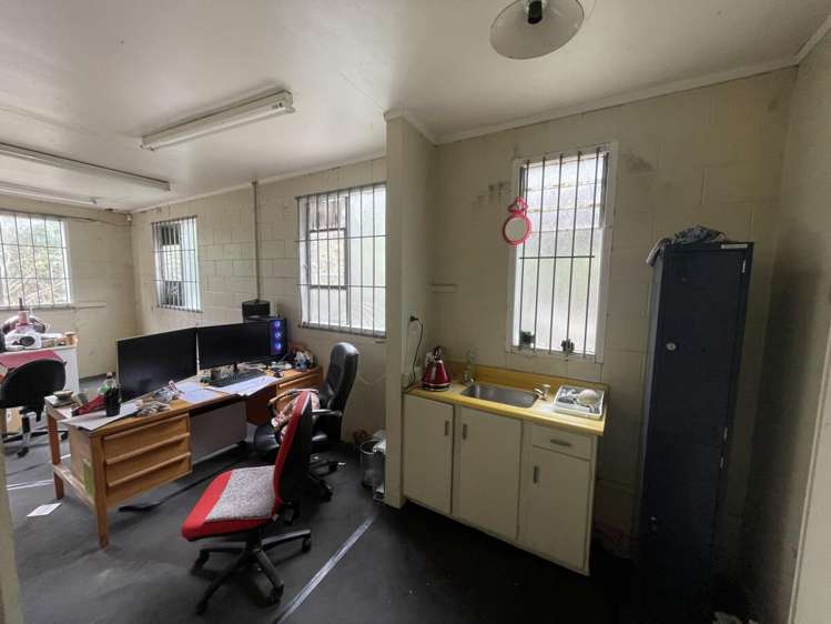 3122 Great North Road New Lynn_9