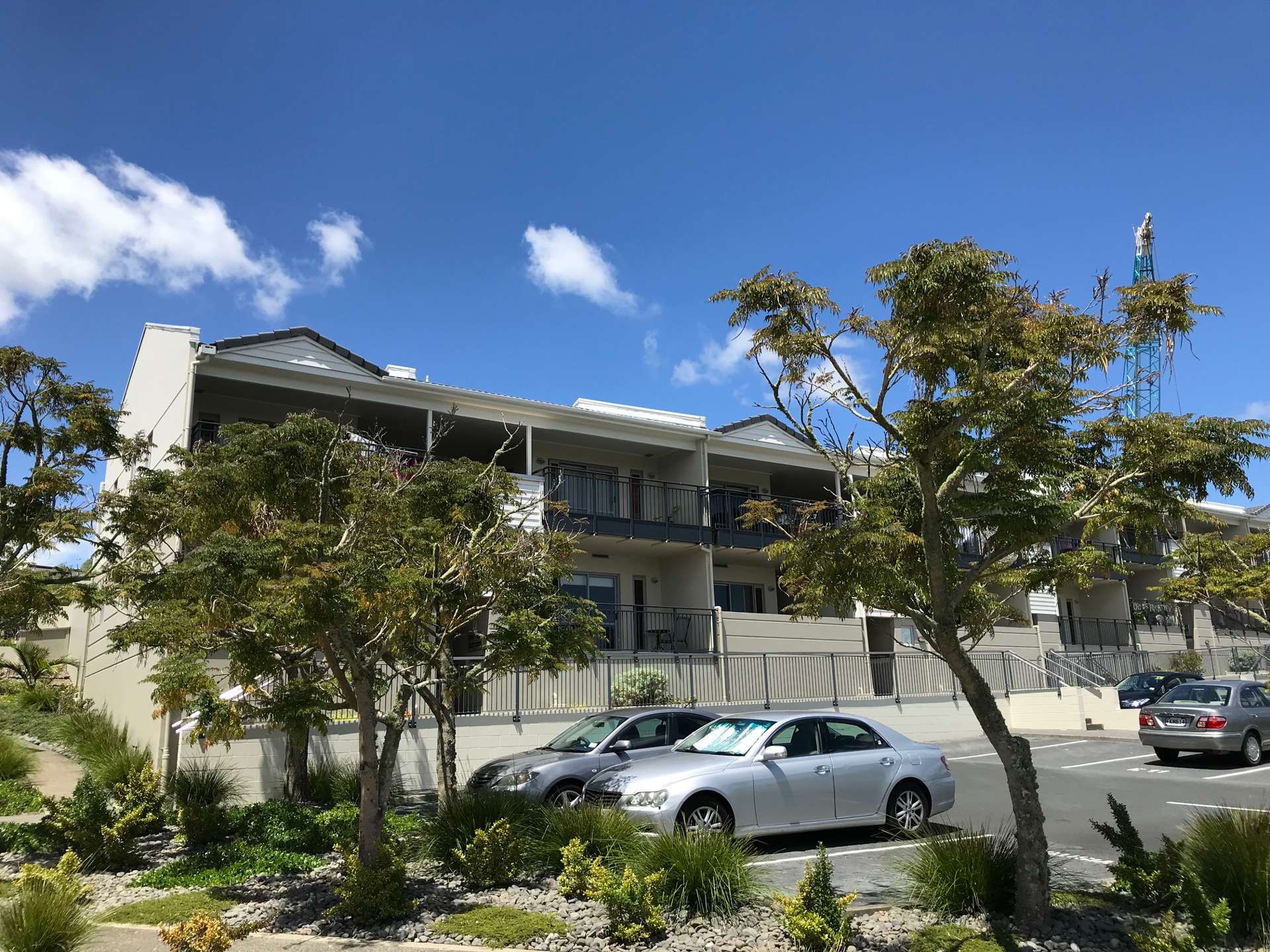 E9/71 Spencer Road Oteha_0