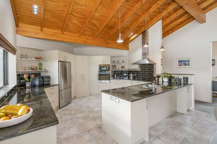 120 The Yardarm Pauanui_8