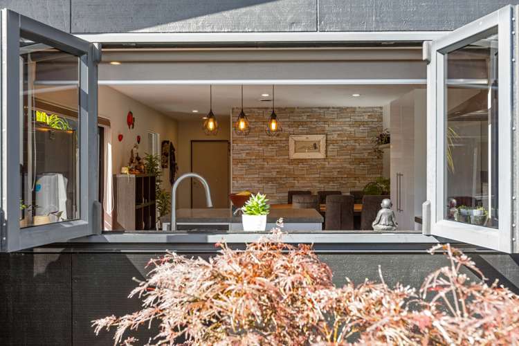 399 Tukapa Street Hurdon_1