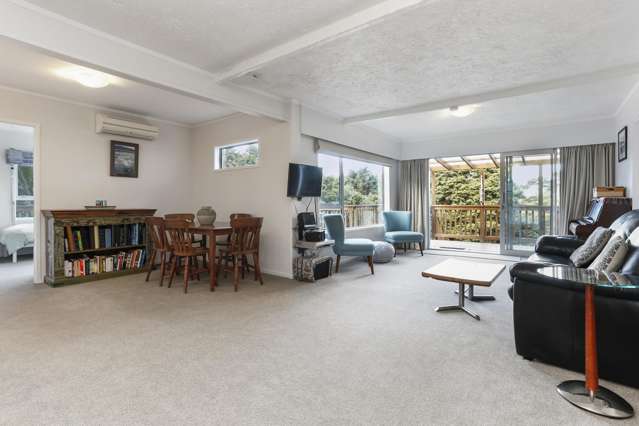 903 West Coast Road Waiatarua_3