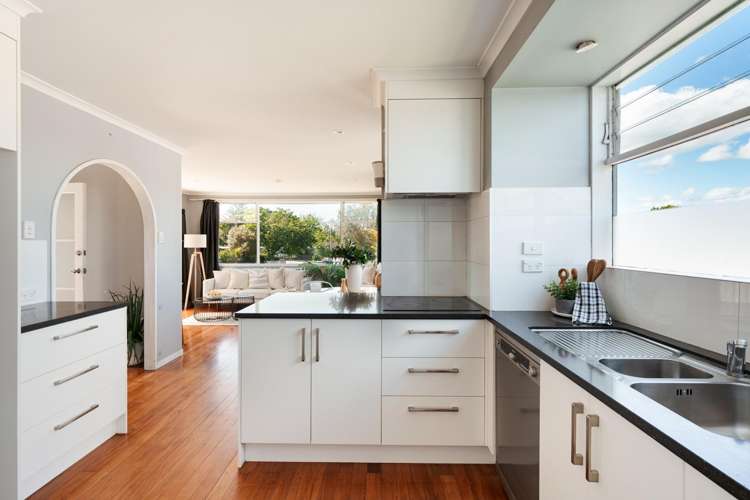 17A Stirling Grove Greerton_4