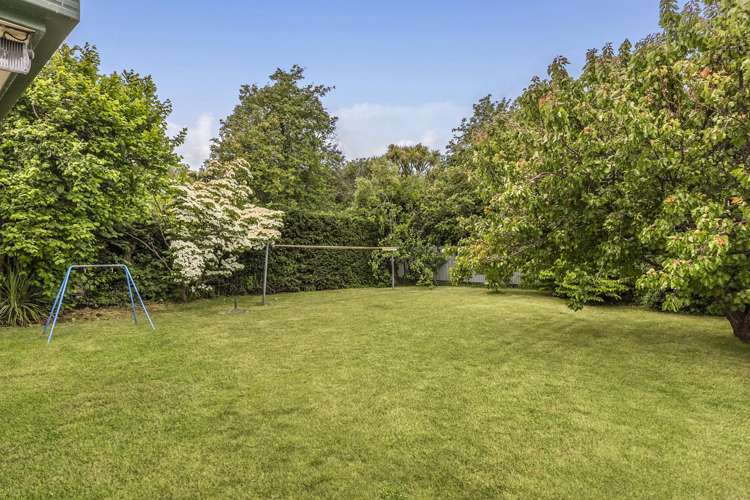 28 Flora Dora Parade Lake Hawea_11