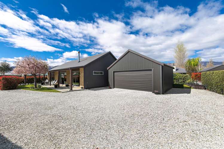 1 Missy Crescent, Mount Pisa_0