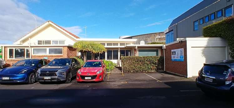 37 Taharoto Road_0
