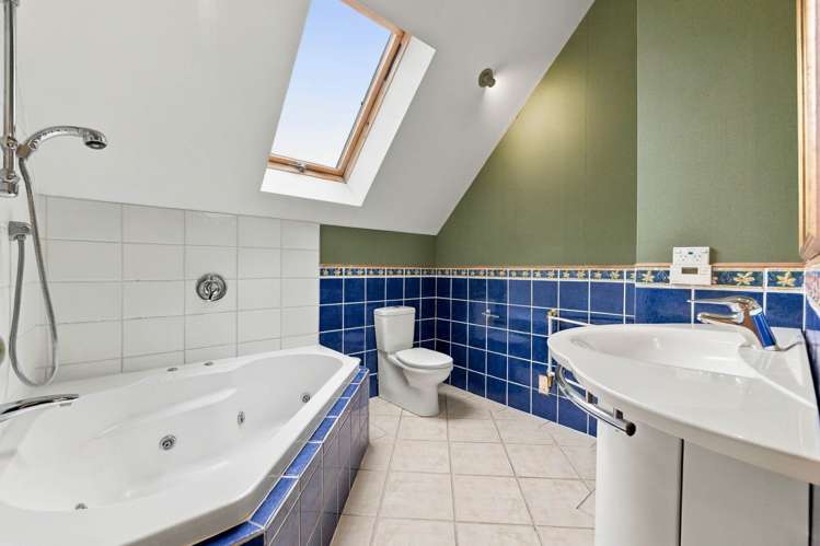 36 Oakwood Grove Eastern Beach_16