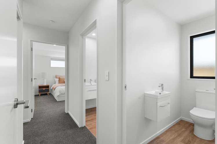 2/4 Ramore Place Redwood_9