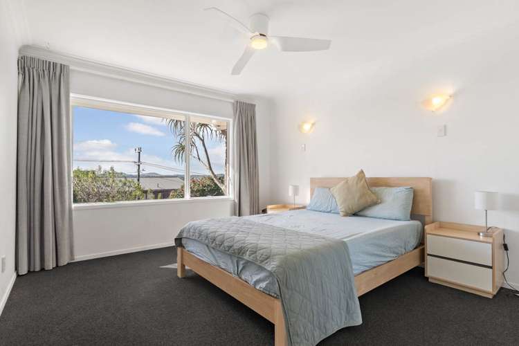 1B De Val Drive Titirangi_6