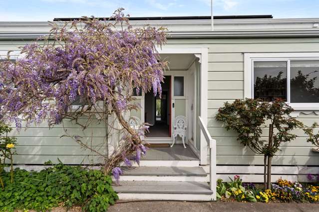 Beautiful Villa in a Gorgeous Garden Setting!