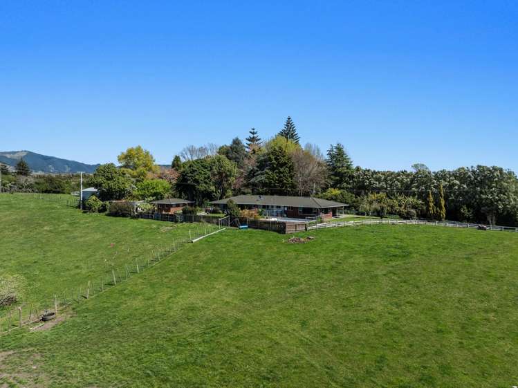 14,92,102 Dickinson Road Waiotahe_1