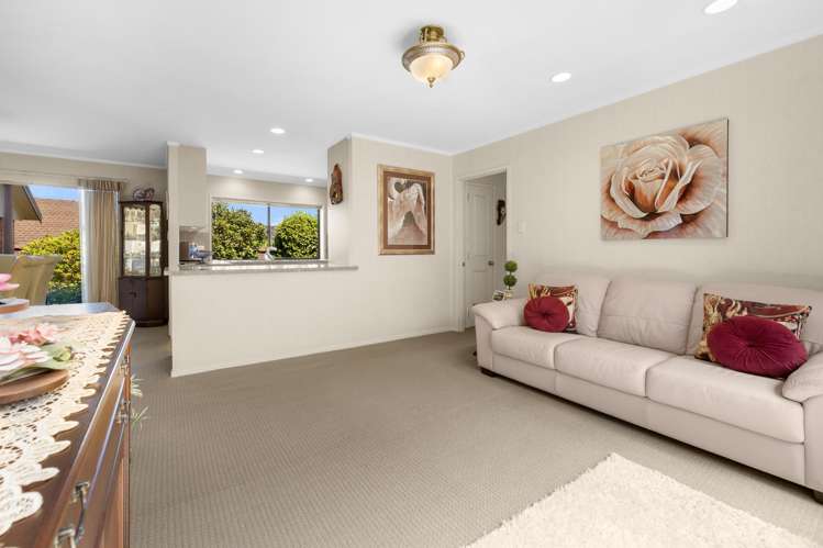 12 St Simon Place Botany Downs_17