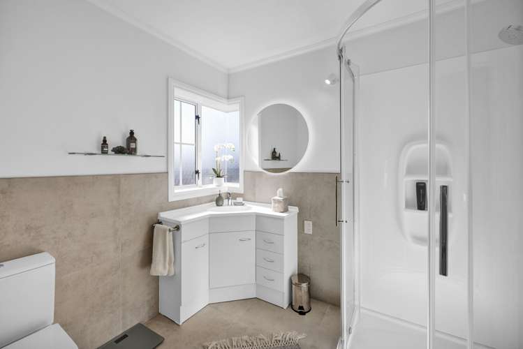 1c Waiwera Place Merrilands_19