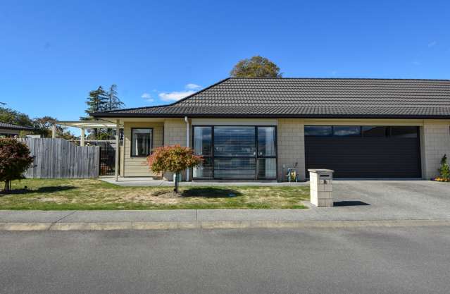 Villa with Double Garage