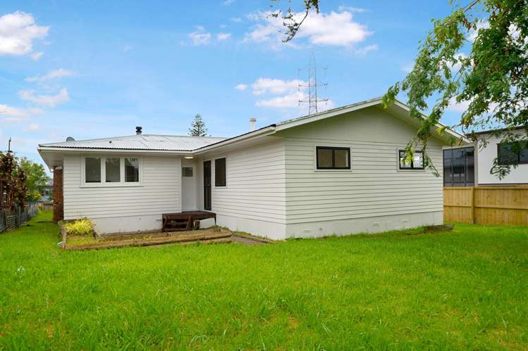 19 Cobham Crescent Kelston_14