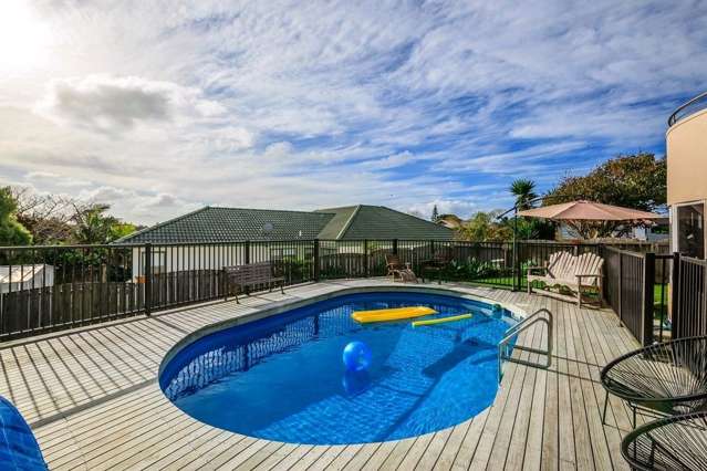 8 Alec Craig Way Gulf Harbour_1