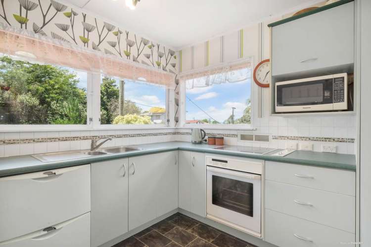 496 Beach Road Murrays Bay_9