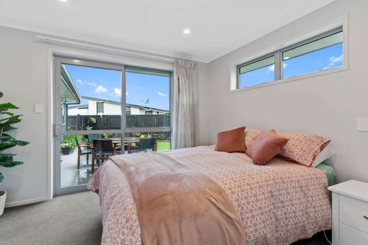 22 Olney Court One Tree Point_9