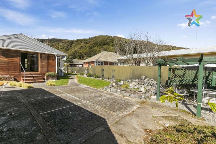 195 Waddington Drive Naenae_14