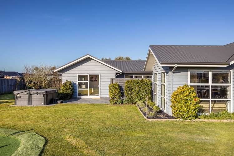 7 Barnsley Crescent West Melton_23