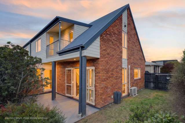 Freehold- Garaging- City Fringe Living