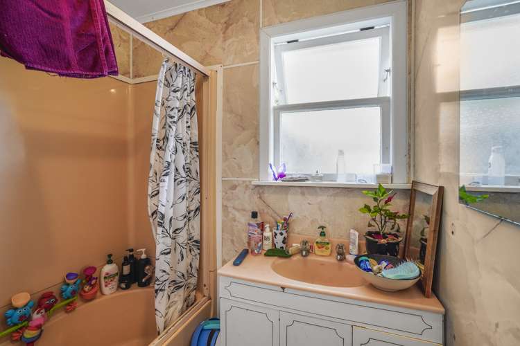 21 Parenga Street Wainuiomata_11