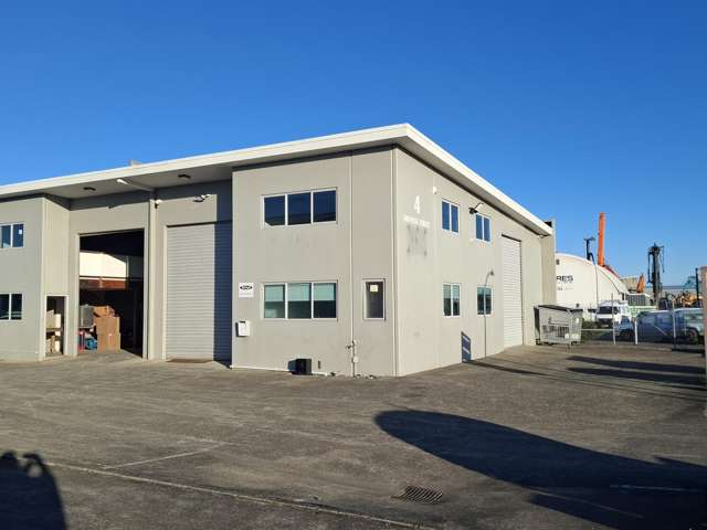 Tidy industrial unit - Kumeu