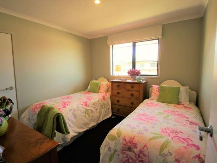 37 Plescher Crescent Leamington_23