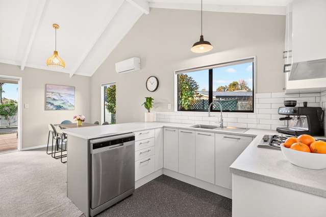 77a Vodanovich Road Te Atatu South_4