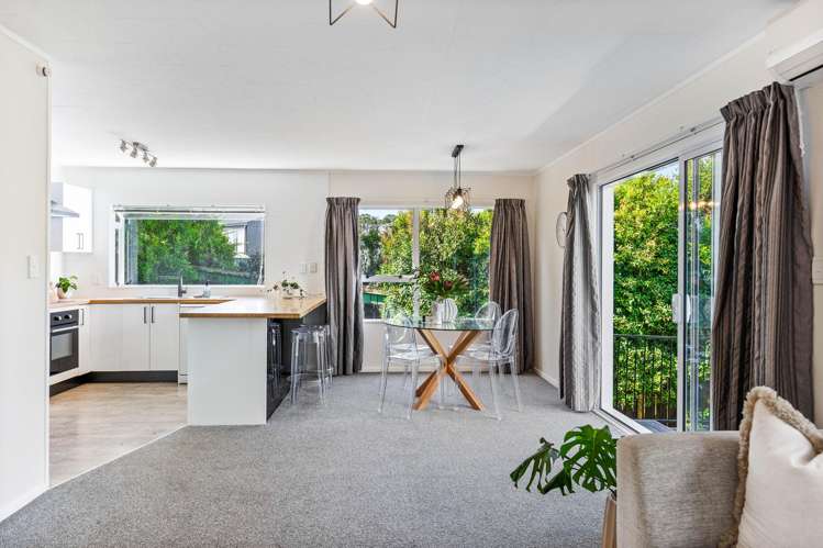 41 Meadowvale Rise Titirangi_15