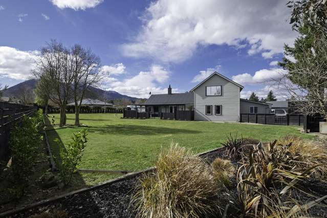 Live Your Way on Lochiel Drive