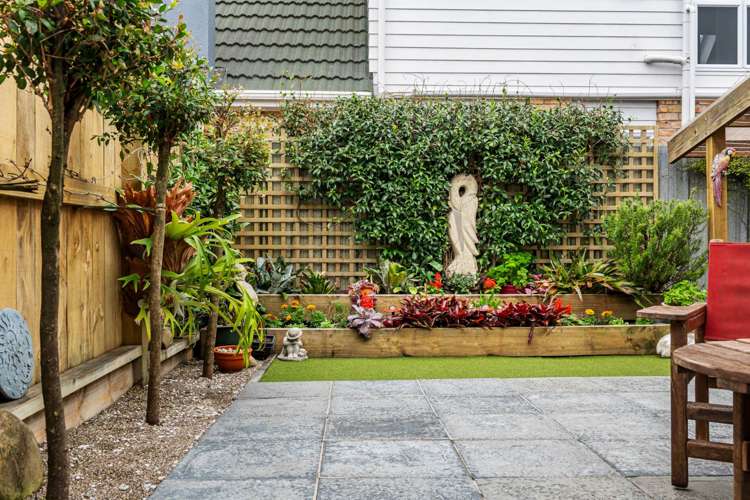 5 Laurie Street Red Beach_23