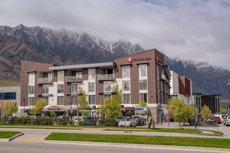 205 & 206/24 Hawthorne Drive_5