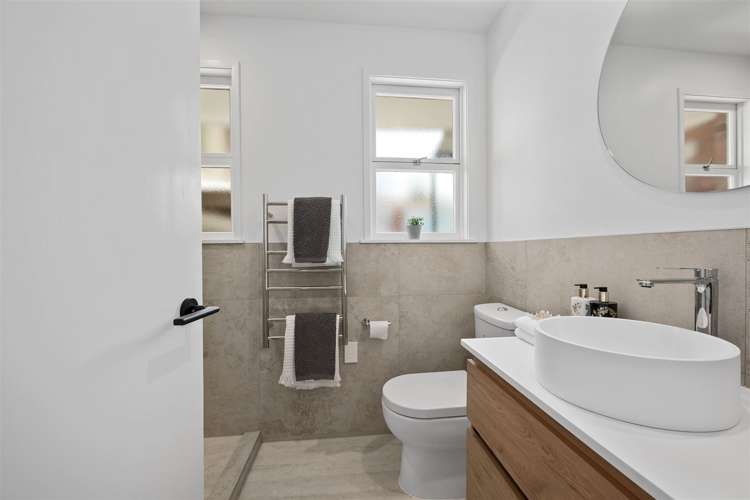 1/240 Hurstmere Road Takapuna_14